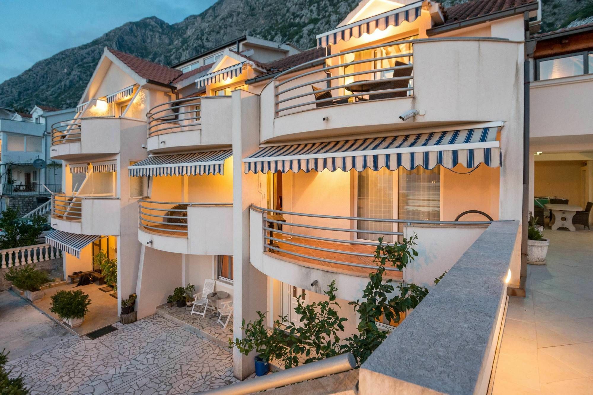 Apartments Ivardic Cattaro Esterno foto